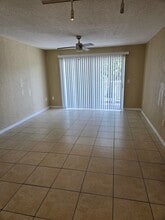 2015 S Tuttle Ave in Sarasota, FL - Building Photo - Building Photo