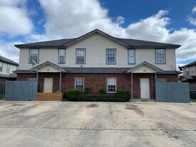 7636 Windsor Oaks, Unit 7636 in San Antonio, TX - Building Photo