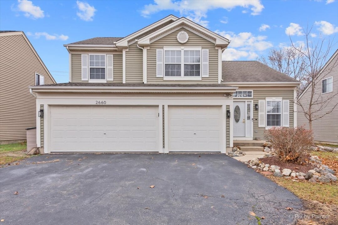 2660 Fairfax Ln in Lake In The Hills, IL - Building Photo