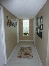 440 Lakeview Dr-Unit -203 in Weston, FL - Building Photo - Building Photo