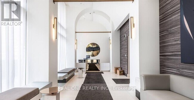 39 Roehampton Ave in Toronto, ON - Building Photo - Building Photo