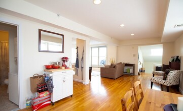 305 Washington St, Unit #1 in Brookline, MA - Building Photo - Building Photo