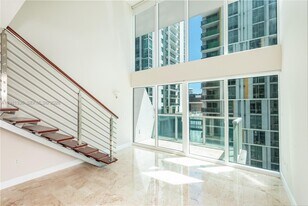 41 SE 5th St, Unit 804 in Miami, FL - Building Photo