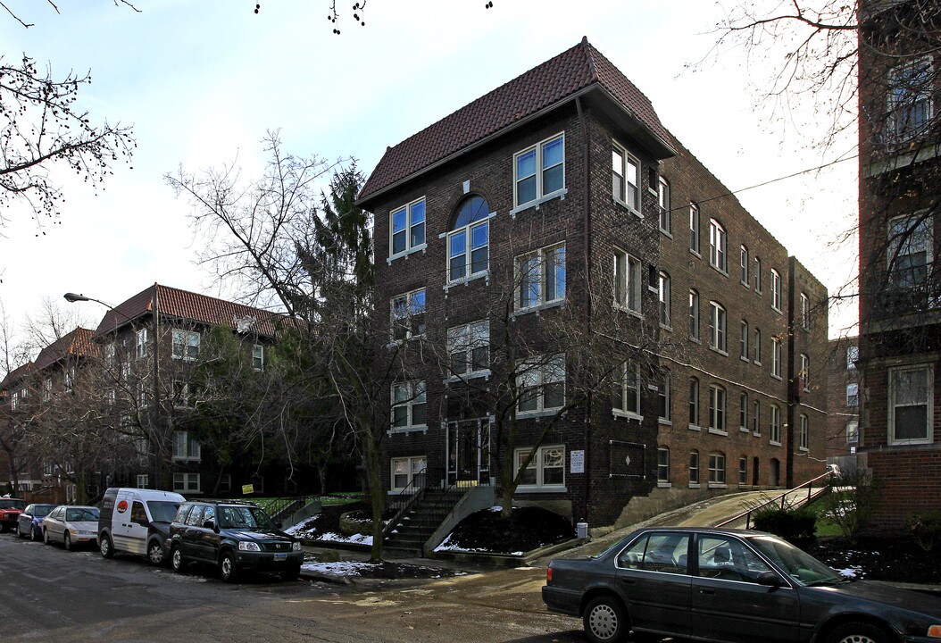 2742-2750 Hampshire Rd in Cleveland, OH - Foto de edificio
