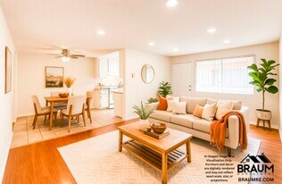 221 W Elm Ave in Burbank, CA - Building Photo