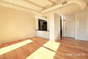 217 W Pershing Rd in Kansas City, MO - Building Photo