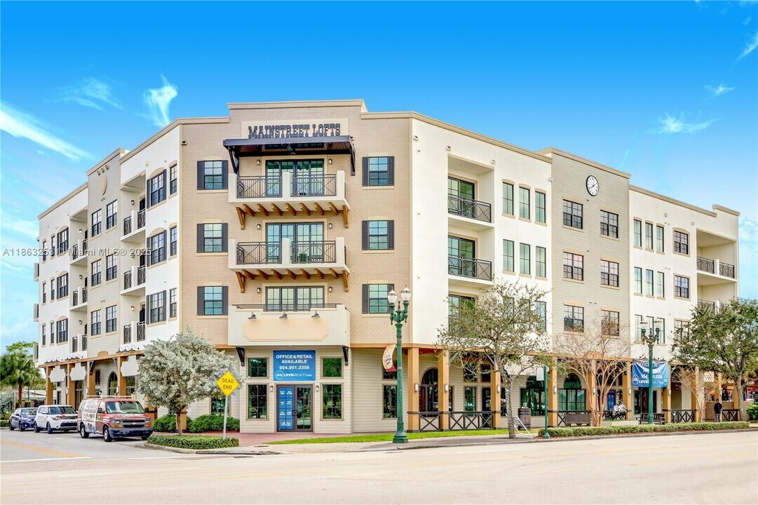 4100 SW 64th Ave in Davie, FL - Building Photo