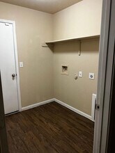 Room in House on Riparian Rd in Manor, TX - Foto de edificio - Building Photo