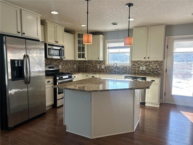 3288 Red Oak Trail in Medina, MN - Building Photo - Building Photo