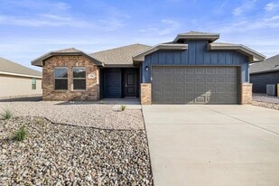 8425 E County Rd 110 in Midland, TX - Building Photo