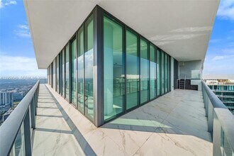 480 NE 31st St, Unit PH5101 in Miami, FL - Foto de edificio - Building Photo