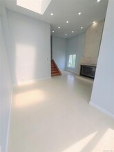 67-39 Clyde St, Unit H in Queens, NY - Foto de edificio - Building Photo