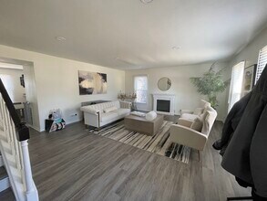 1527 W Richmond St in Arlington Heights, IL - Building Photo - Building Photo