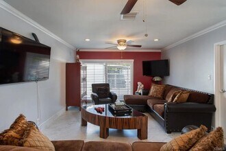 7001 Van Noord Ave in Los Angeles, CA - Building Photo - Building Photo