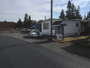 La Pine Mobile Home Park in La Pine, OR - Foto de edificio - Building Photo