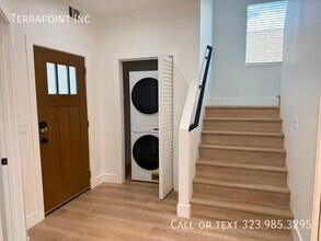 678 E 45th St in Los Angeles, CA - Foto de edificio - Building Photo