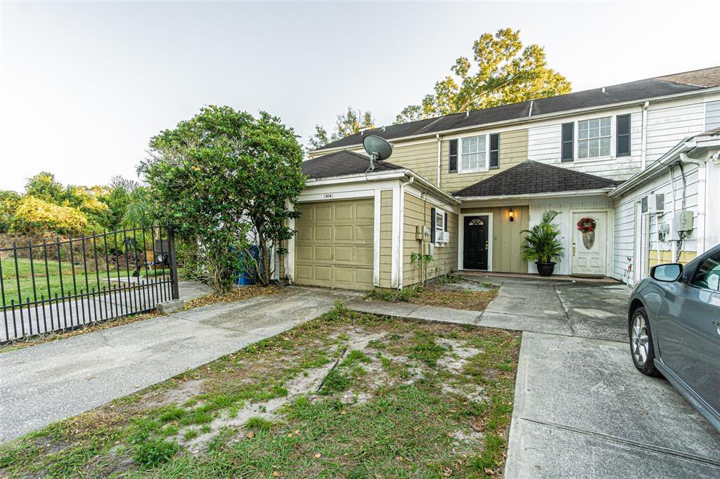 6218 Oak Cluster Cir in Tampa, FL - Building Photo