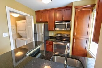 Country Club Manor in Williamsville, NY - Foto de edificio - Building Photo