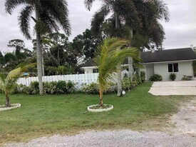 10646 Barn Rd in Wellington, FL - Building Photo