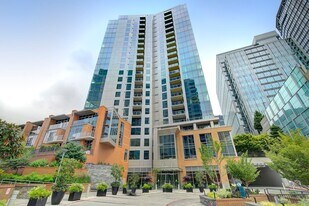 10650 NE 9th Pl in Bellevue, WA - Building Photo