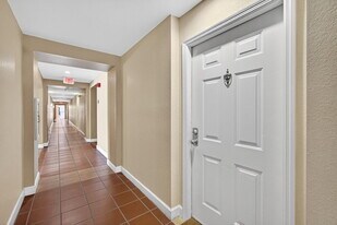 720 S Sapodilla Ave in West Palm Beach, FL - Building Photo