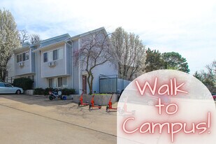 Molly Court in Fayetteville, AR - Building Photo