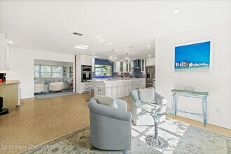 300 Pelican Dr in Satellite Beach, FL - Building Photo - Building Photo