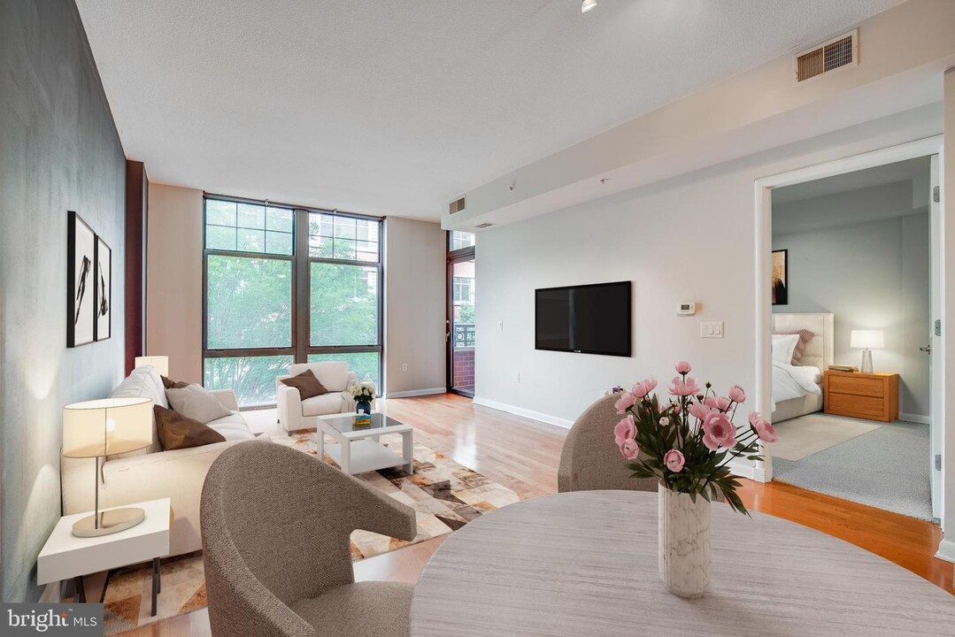 1021 N Garfield St, Unit 347 in Arlington, VA - Building Photo