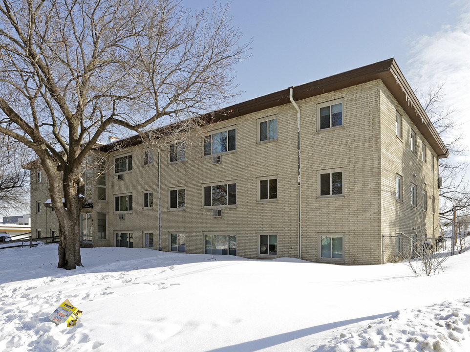 1220 Sylvan St in St. Paul, MN - Building Photo