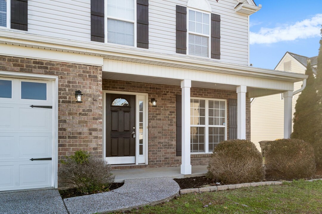 4035 Cadence Dr in Spring Hill, TN - Foto de edificio