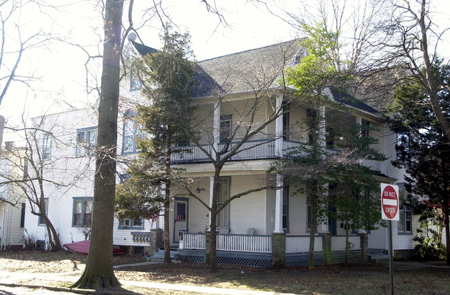 130 Broad St in Mount Holly, NJ - Foto de edificio - Building Photo