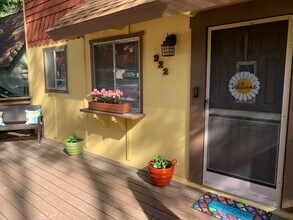 922 Berne Dr in Crestline, CA - Building Photo - Building Photo