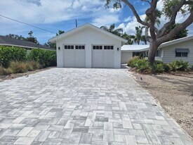 1833 Pandora Dr in Sarasota, FL - Building Photo
