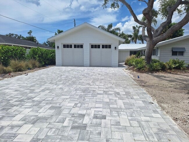 property at 1833 Pandora Dr