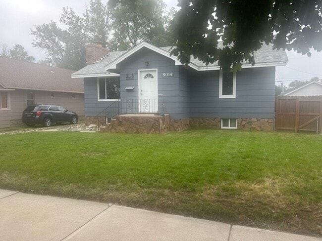 property at 934 Custer Ave
