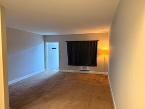 2420 Johnson St, Unit 306 in Hollywood, FL - Building Photo - Building Photo