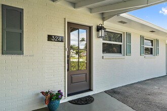 324 Tequesta Dr in Jupiter, FL - Foto de edificio - Building Photo