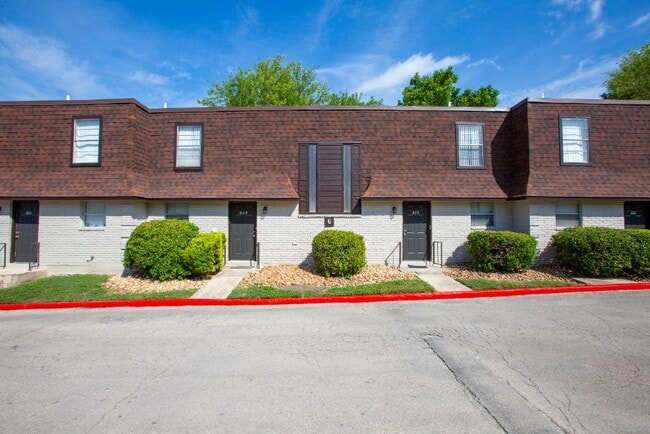 Wellington Estates in San Antonio, TX - Foto de edificio - Building Photo