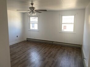 81 S 11th St in Pittsburgh, PA - Foto de edificio - Building Photo