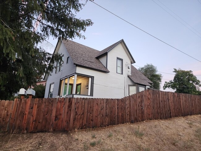 2502 E Hartson Ave, Unit 2