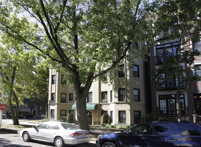 Fremont Apartments in Chicago, IL - Building Photo - Building Photo