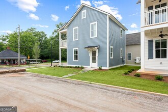 711 Jefferson St in Lagrange, GA - Building Photo - Building Photo
