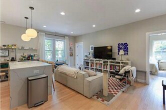 2901 N Allen Ave in Chicago, IL - Building Photo - Building Photo