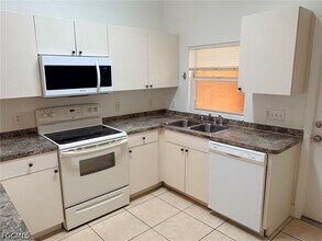 3824 SW 8th Pl in Cape Coral, FL - Foto de edificio - Building Photo