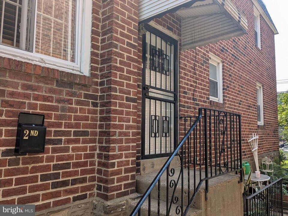 6214 N 10th St in Philadelphia, PA - Building Photo