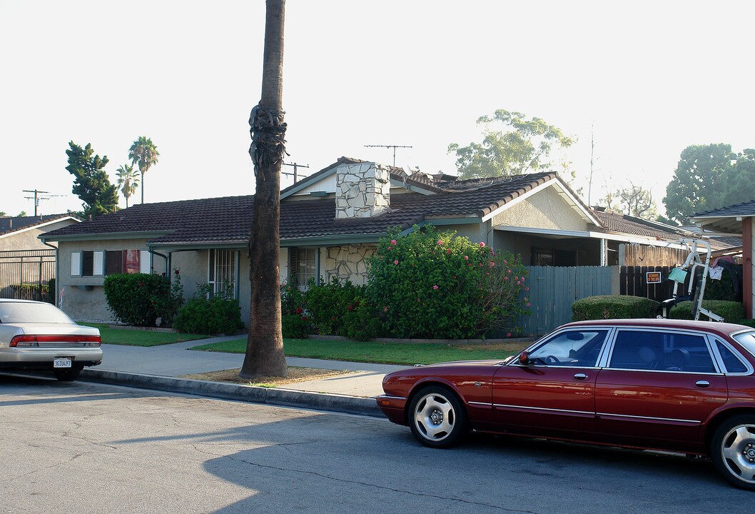 1180 S Belhaven St in Anaheim, CA - Building Photo