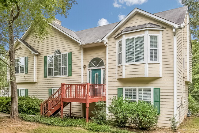 property at 3905 Saddlecreek Dr