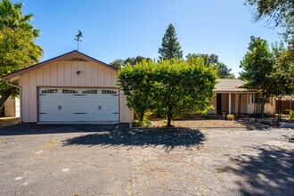 190 Fairway Ln in Ojai, CA - Building Photo - Building Photo