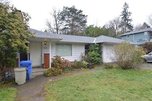 3850-3850 SW Marigold St in Portland, OR - Building Photo