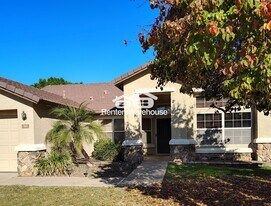 260 E Constitution Dr in Gilbert, AZ - Building Photo